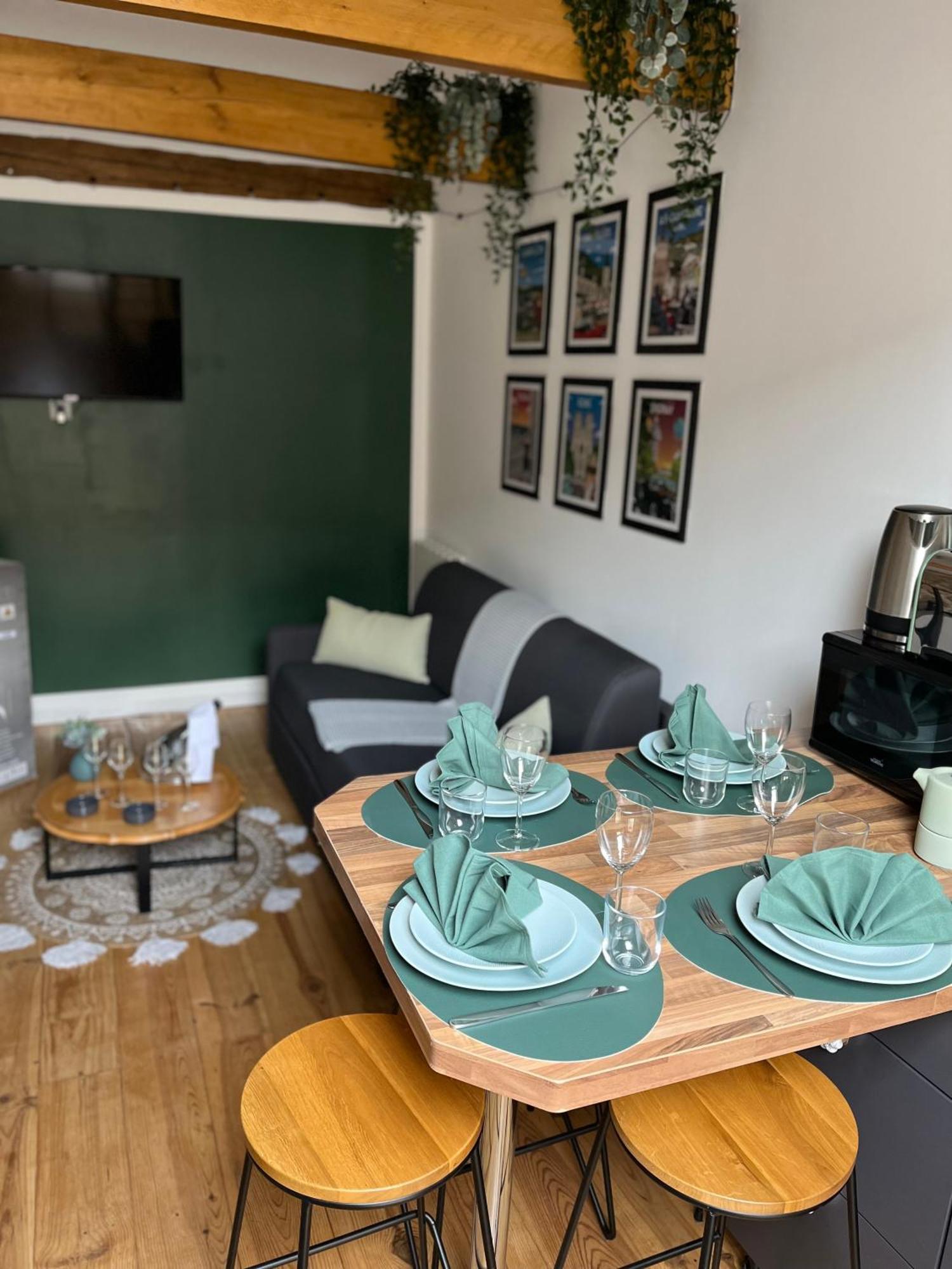 Le Nid D'Isa Bed & Breakfast Увилер Екстериор снимка